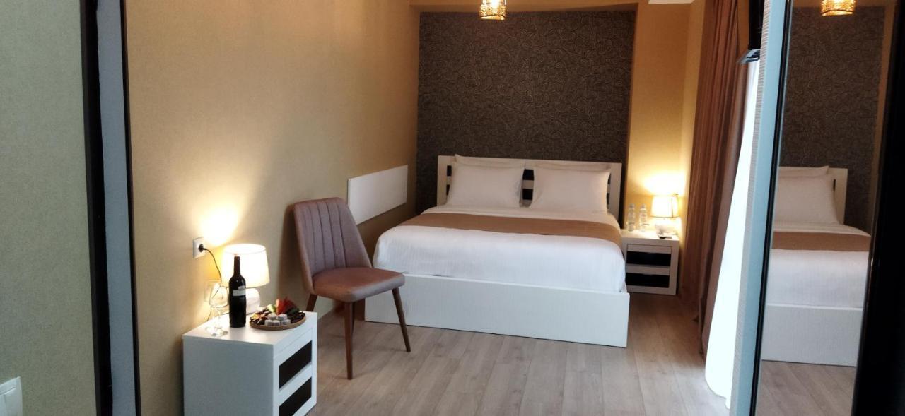 Vere Corner Hotel Tbilisi Esterno foto