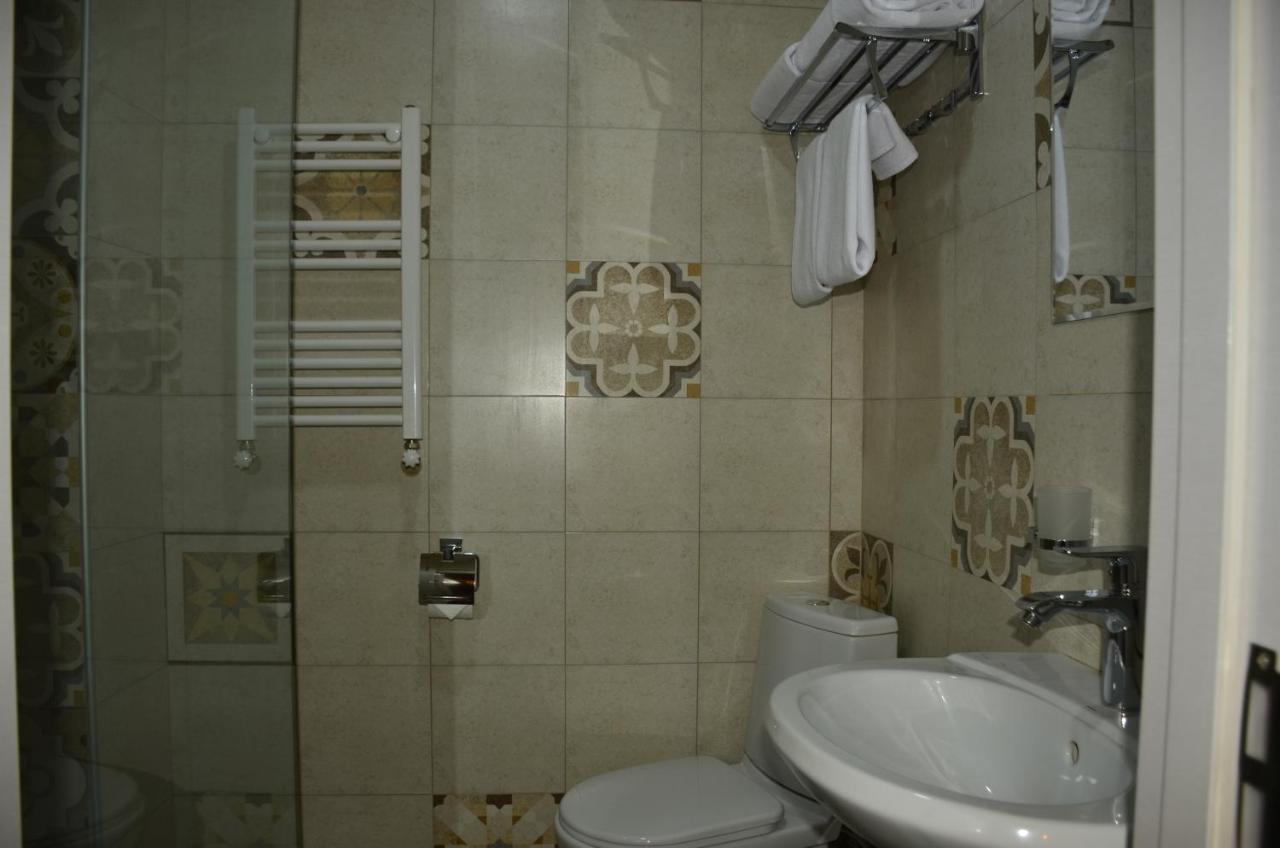 Vere Corner Hotel Tbilisi Esterno foto